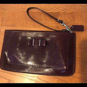 🌼Coach New Wristlet 9”x5.5” Burgandy🌼